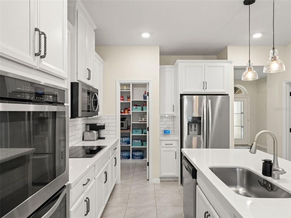 For Sale: $525,000 (4 beds, 3 baths, 2546 Square Feet)