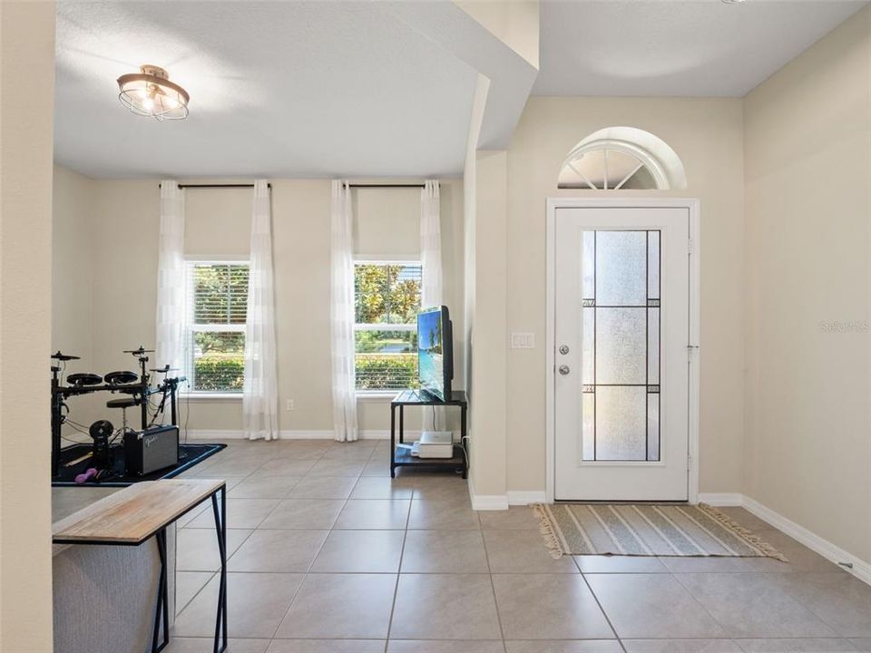 For Sale: $525,000 (4 beds, 3 baths, 2546 Square Feet)