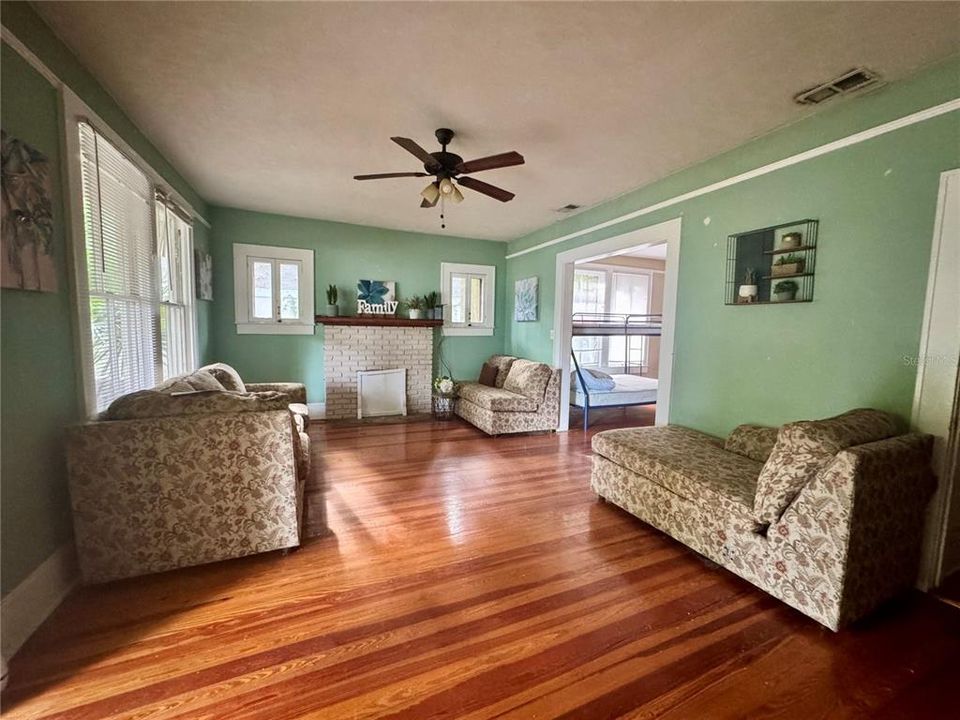 На продажу: $249,900 (3 спален, 2 ванн, 1852 Квадратных фут)