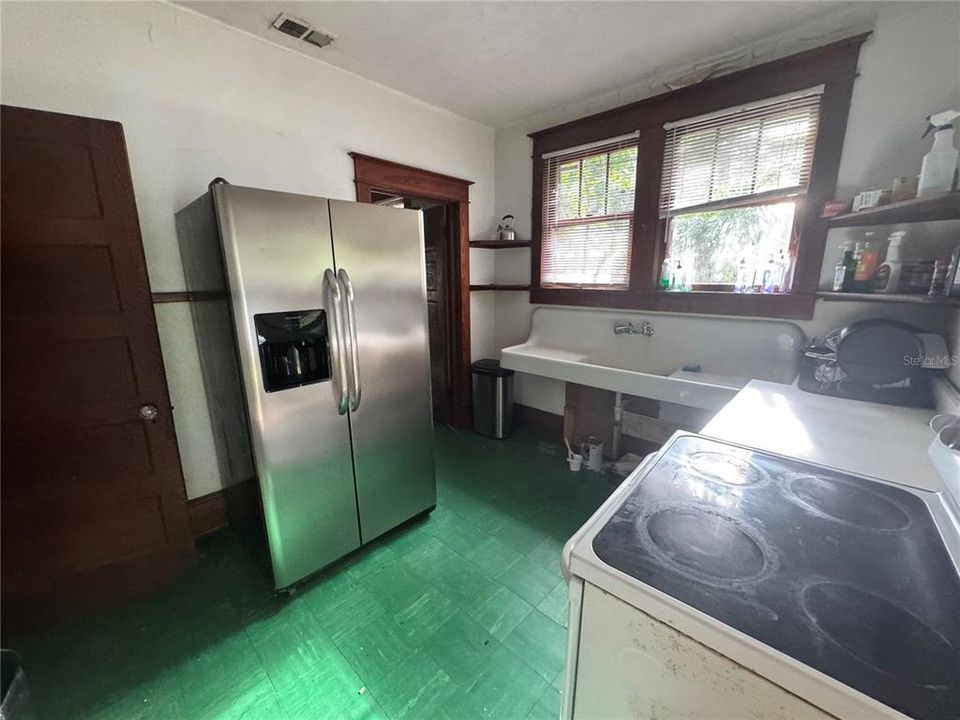 На продажу: $249,900 (3 спален, 2 ванн, 1852 Квадратных фут)
