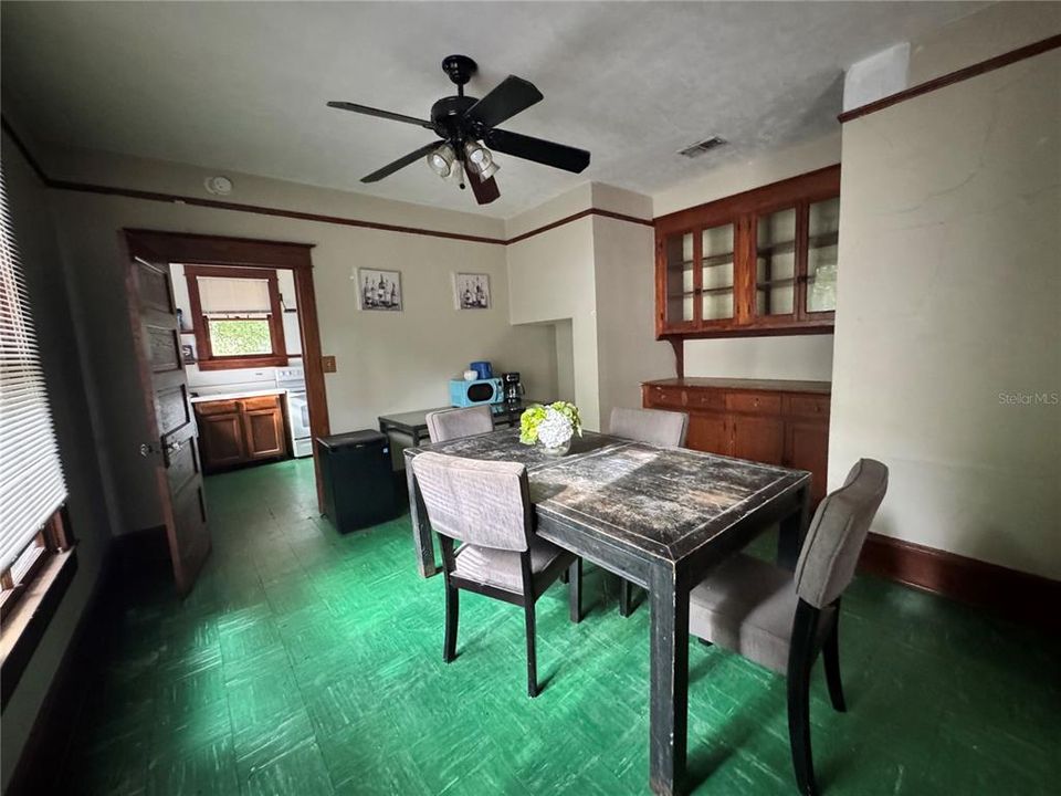 На продажу: $249,900 (3 спален, 2 ванн, 1852 Квадратных фут)
