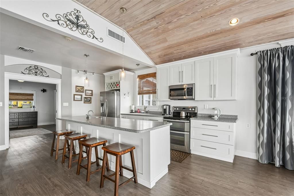 For Sale: $599,900 (2 beds, 2 baths, 1410 Square Feet)
