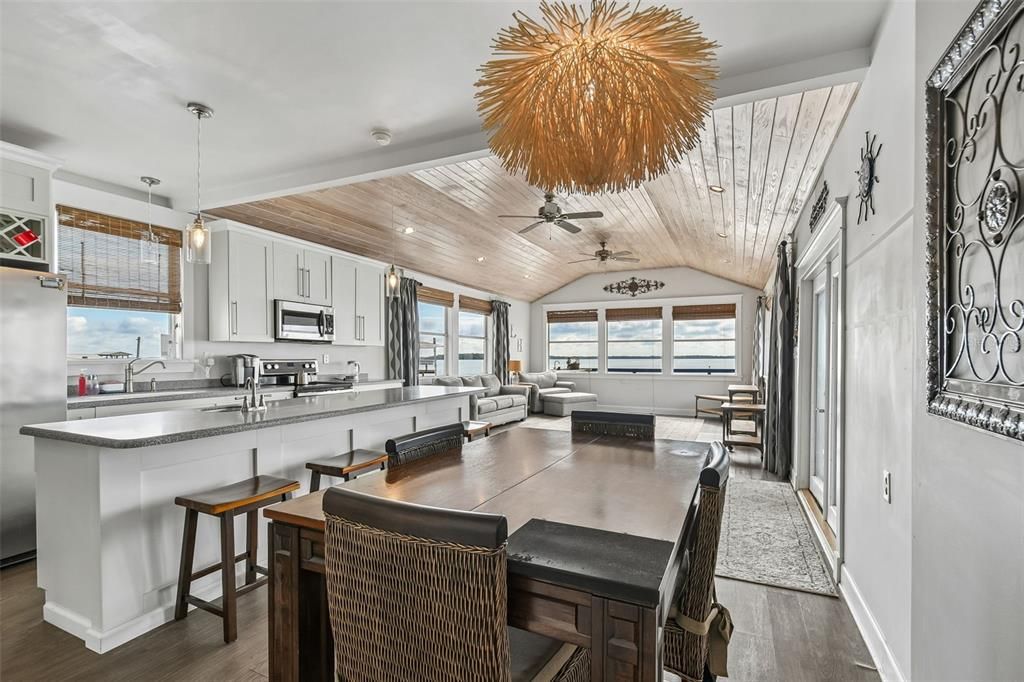 For Sale: $599,900 (2 beds, 2 baths, 1410 Square Feet)