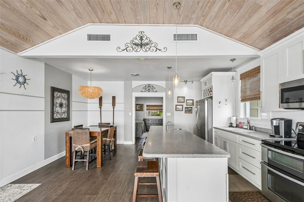 For Sale: $599,900 (2 beds, 2 baths, 1410 Square Feet)