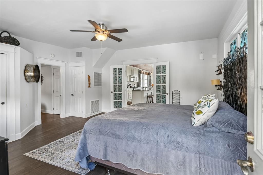 For Sale: $599,900 (2 beds, 2 baths, 1410 Square Feet)
