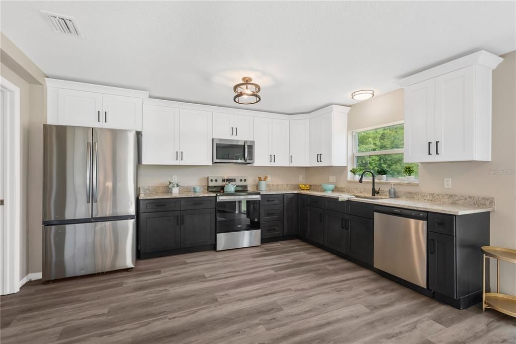 For Sale: $349,900 (3 beds, 2 baths, 2375 Square Feet)