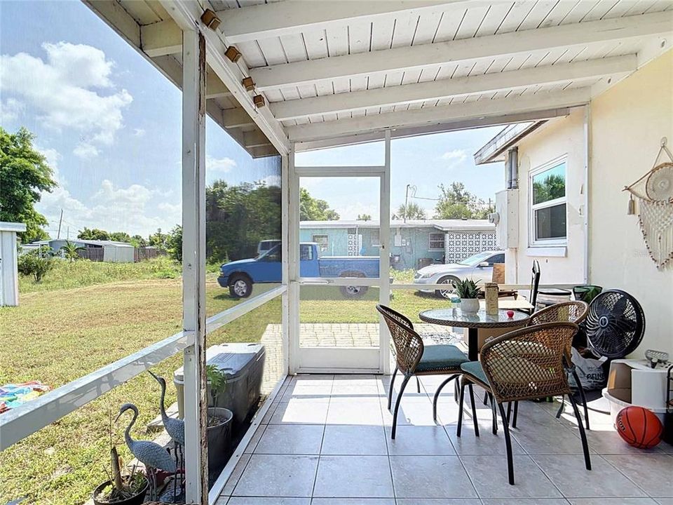На продажу: $192,900 (2 спален, 1 ванн, 812 Квадратных фут)
