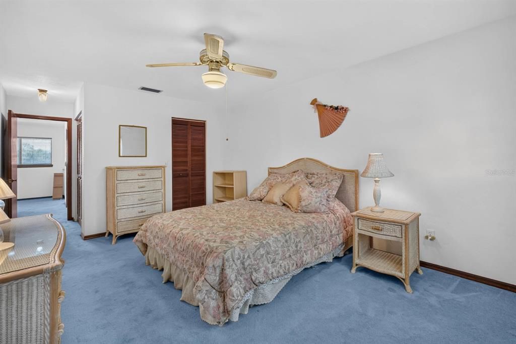 For Sale: $265,000 (2 beds, 2 baths, 1706 Square Feet)