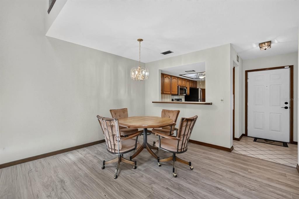 For Sale: $265,000 (2 beds, 2 baths, 1706 Square Feet)