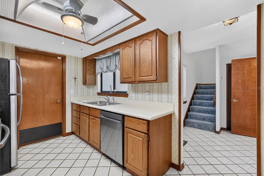 For Sale: $265,000 (2 beds, 2 baths, 1706 Square Feet)