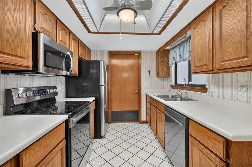 For Sale: $265,000 (2 beds, 2 baths, 1706 Square Feet)