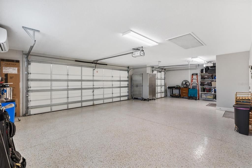 Под контрактом: $799,000 (3 спален, 3 ванн, 1958 Квадратных фут)