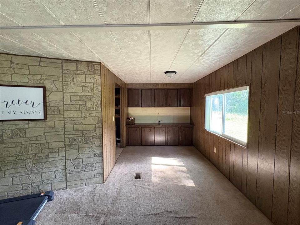 For Sale: $160,000 (3 beds, 2 baths, 1288 Square Feet)