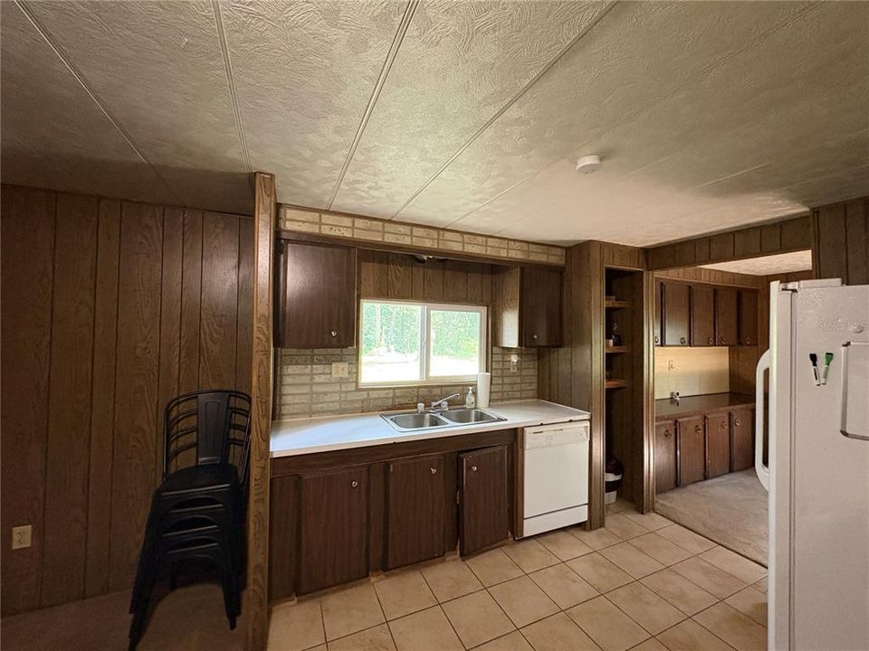 For Sale: $160,000 (3 beds, 2 baths, 1288 Square Feet)