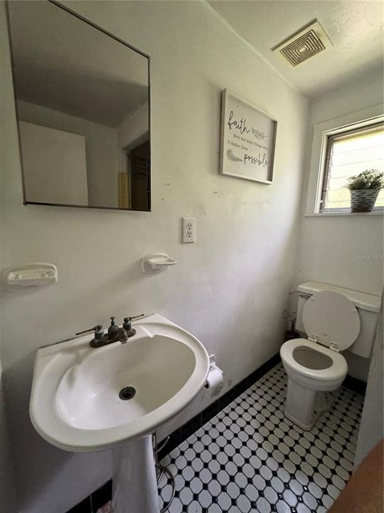 For Sale: $225,000 (3 beds, 2 baths, 1224 Square Feet)