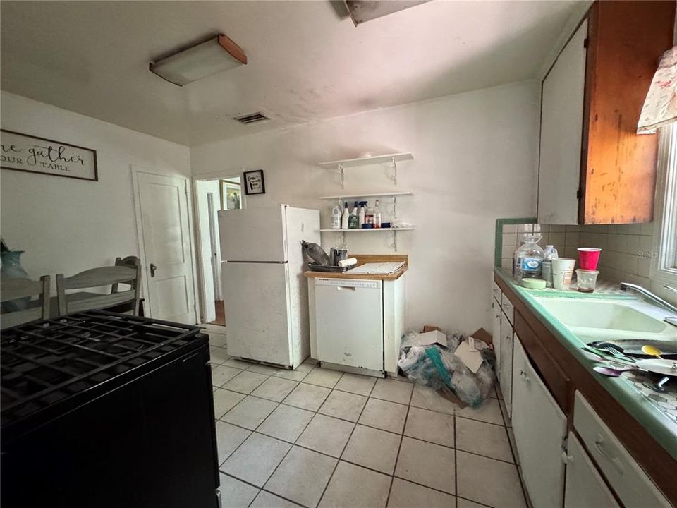 For Sale: $225,000 (3 beds, 2 baths, 1224 Square Feet)