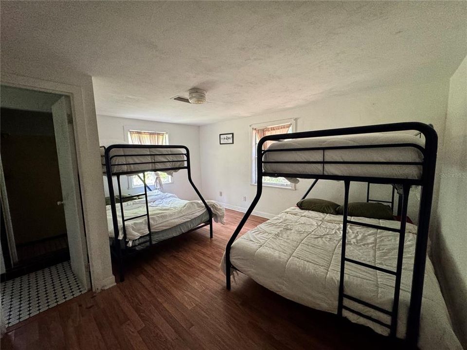 For Sale: $225,000 (3 beds, 2 baths, 1224 Square Feet)