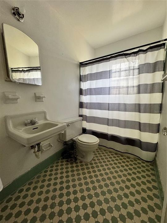 For Sale: $225,000 (3 beds, 2 baths, 1224 Square Feet)