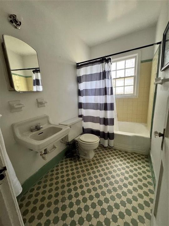 For Sale: $225,000 (3 beds, 2 baths, 1224 Square Feet)