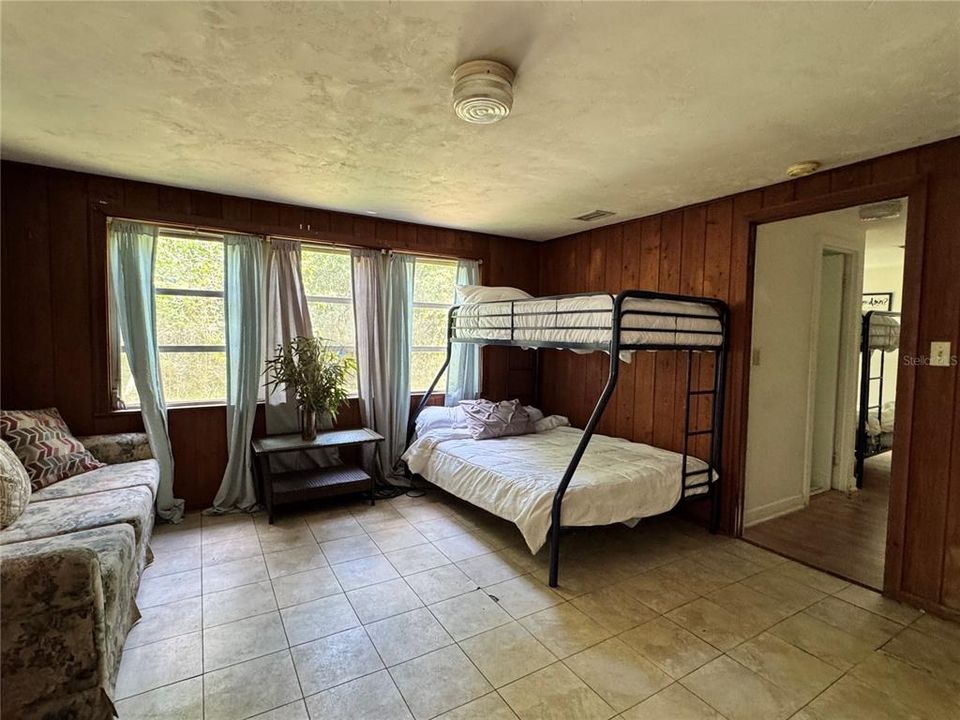 For Sale: $225,000 (3 beds, 2 baths, 1224 Square Feet)
