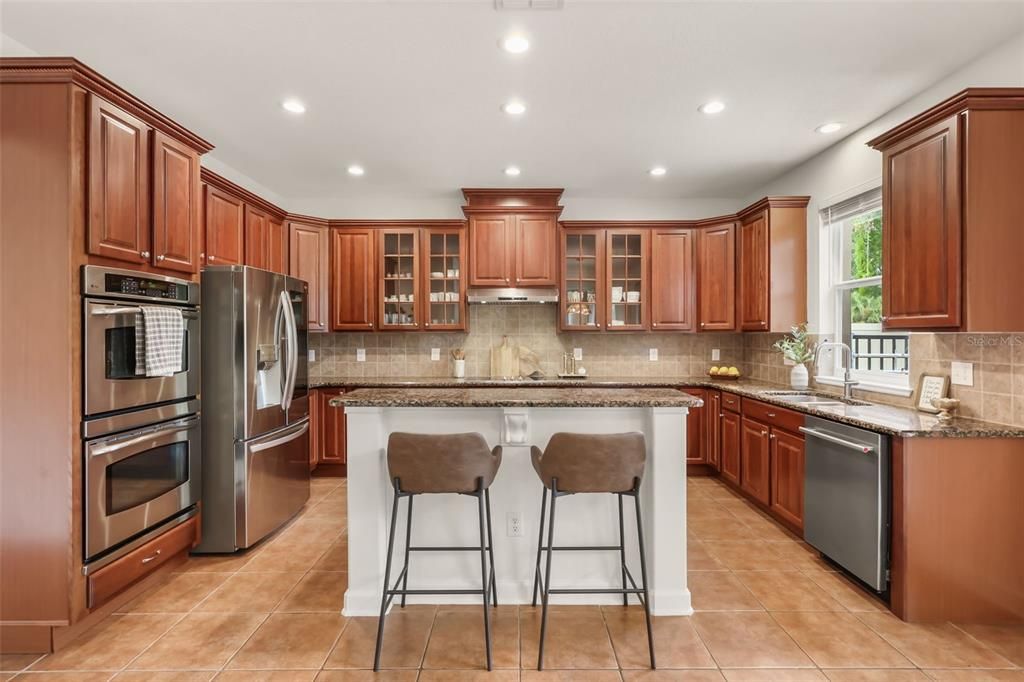 En Venta: $940,000 (5 camas, 4 baños, 3881 Pies cuadrados)