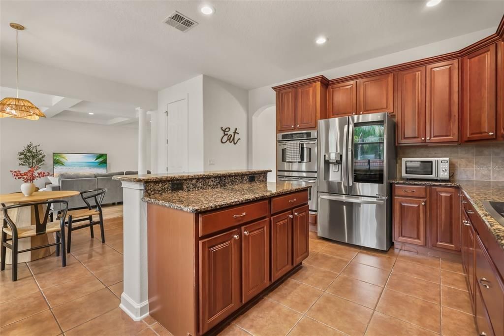 En Venta: $940,000 (5 camas, 4 baños, 3881 Pies cuadrados)