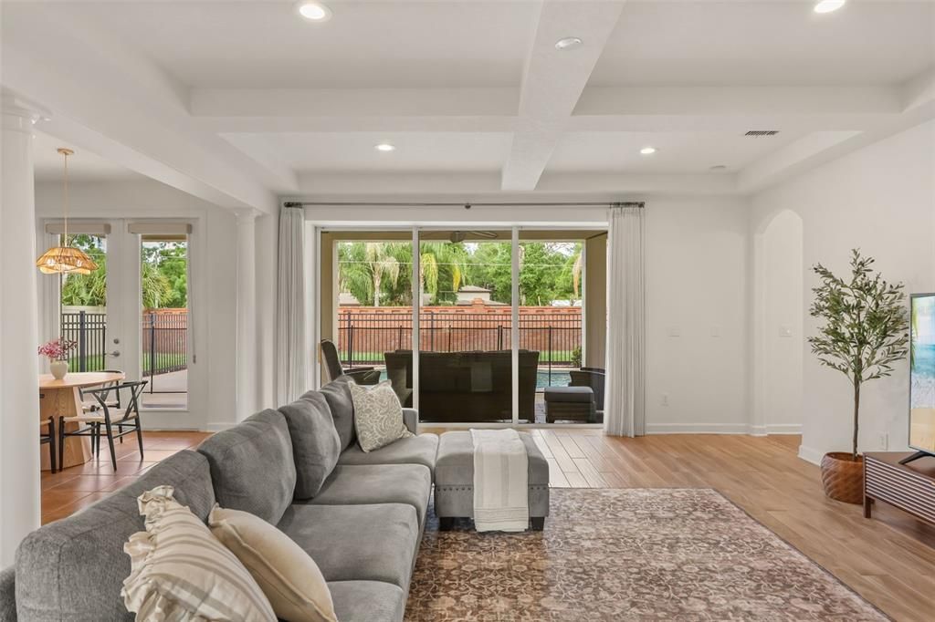 En Venta: $940,000 (5 camas, 4 baños, 3881 Pies cuadrados)