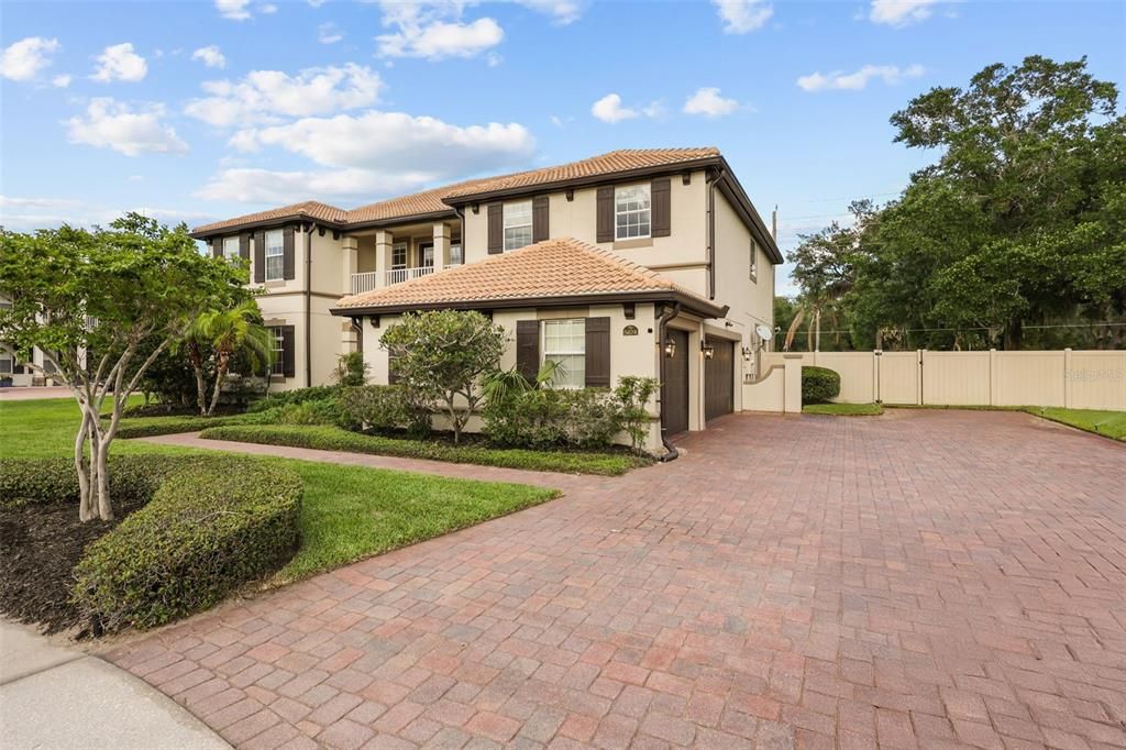 En Venta: $940,000 (5 camas, 4 baños, 3881 Pies cuadrados)