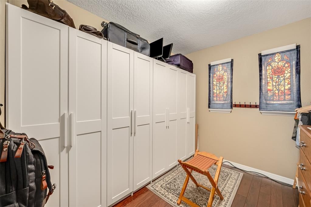 For Sale: $695,900 (7 beds, 5 baths, 4681 Square Feet)