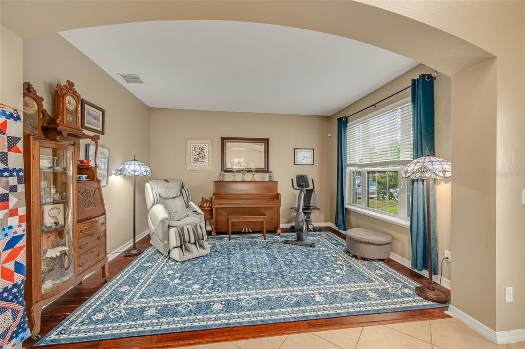 For Sale: $695,900 (7 beds, 5 baths, 4681 Square Feet)