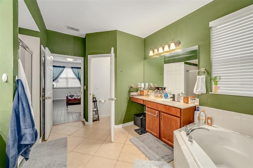 For Sale: $695,900 (7 beds, 5 baths, 4681 Square Feet)