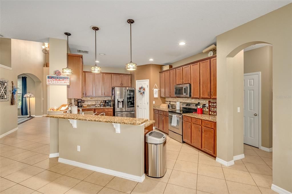 For Sale: $695,900 (7 beds, 5 baths, 4681 Square Feet)