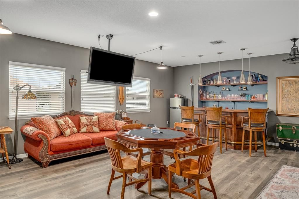 For Sale: $695,900 (7 beds, 5 baths, 4681 Square Feet)