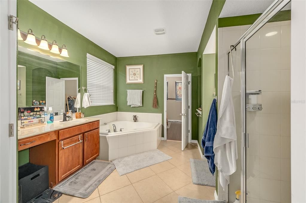 For Sale: $695,900 (7 beds, 5 baths, 4681 Square Feet)