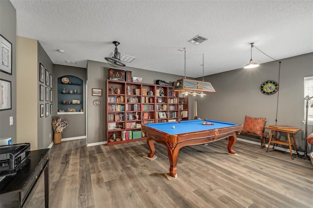 For Sale: $695,900 (7 beds, 5 baths, 4681 Square Feet)
