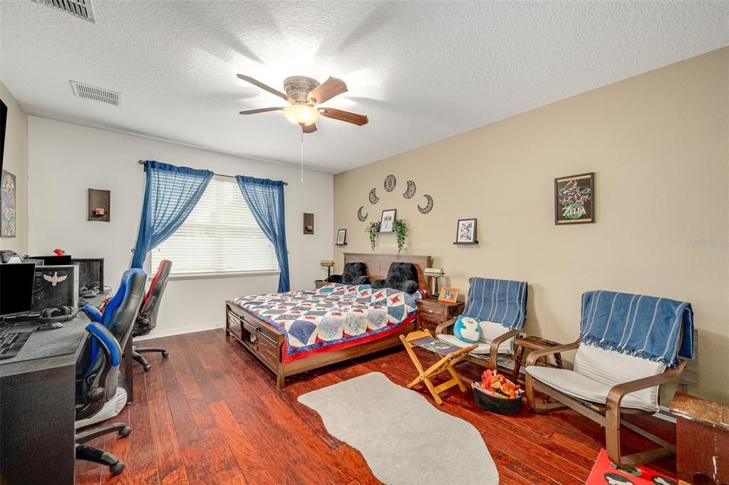 For Sale: $695,900 (7 beds, 5 baths, 4681 Square Feet)