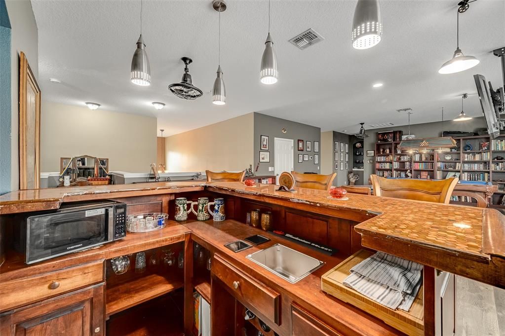 For Sale: $695,900 (7 beds, 5 baths, 4681 Square Feet)