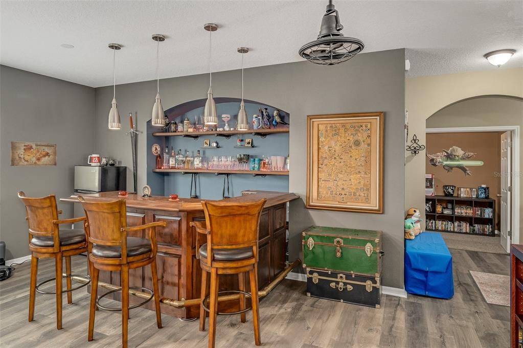 For Sale: $695,900 (7 beds, 5 baths, 4681 Square Feet)
