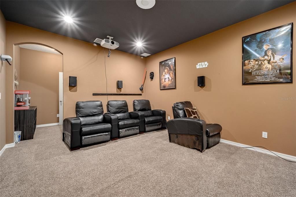 For Sale: $695,900 (7 beds, 5 baths, 4681 Square Feet)