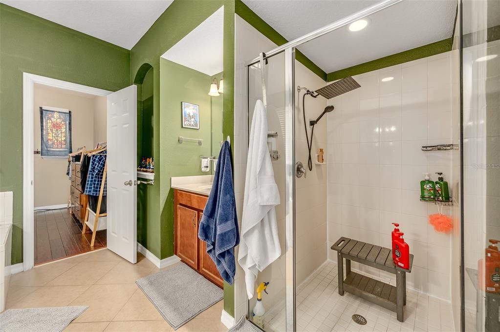 For Sale: $695,900 (7 beds, 5 baths, 4681 Square Feet)