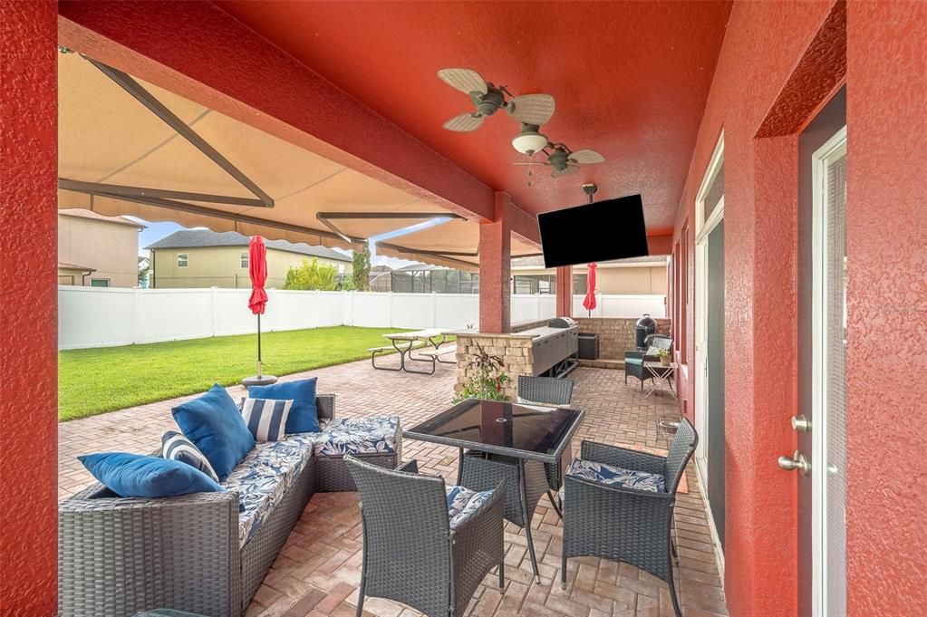 For Sale: $695,900 (7 beds, 5 baths, 4681 Square Feet)