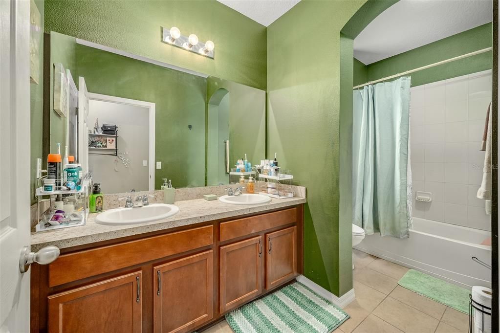 For Sale: $695,900 (7 beds, 5 baths, 4681 Square Feet)