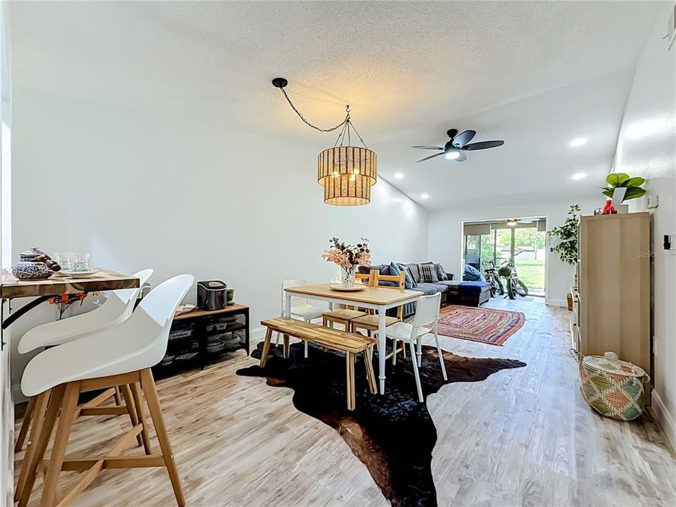 En Venta: $269,000 (2 camas, 2 baños, 1025 Pies cuadrados)