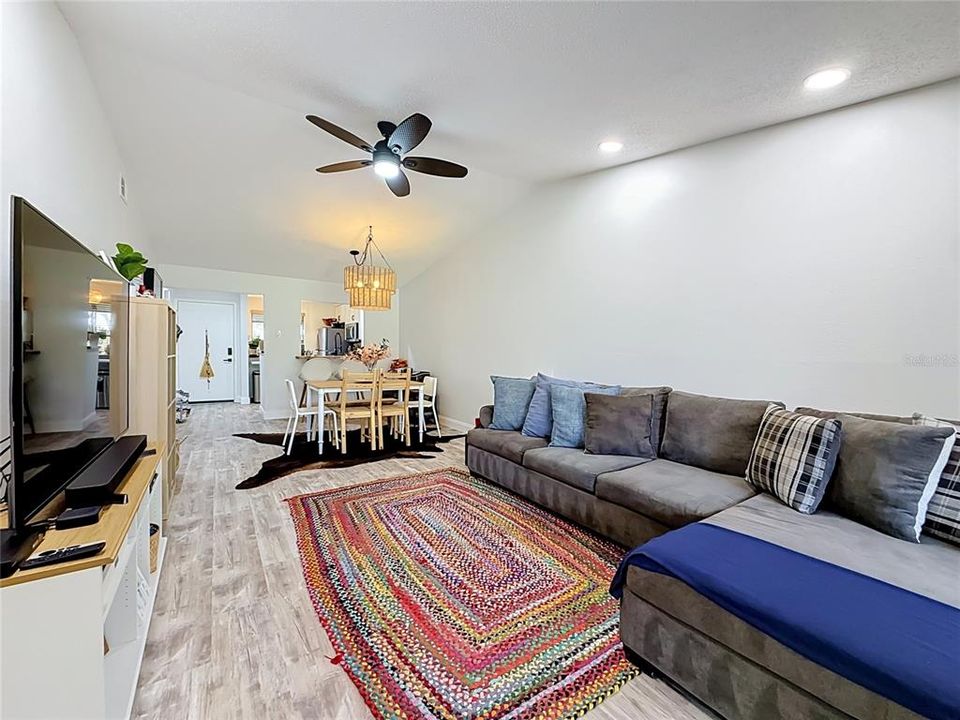 En Venta: $269,000 (2 camas, 2 baños, 1025 Pies cuadrados)