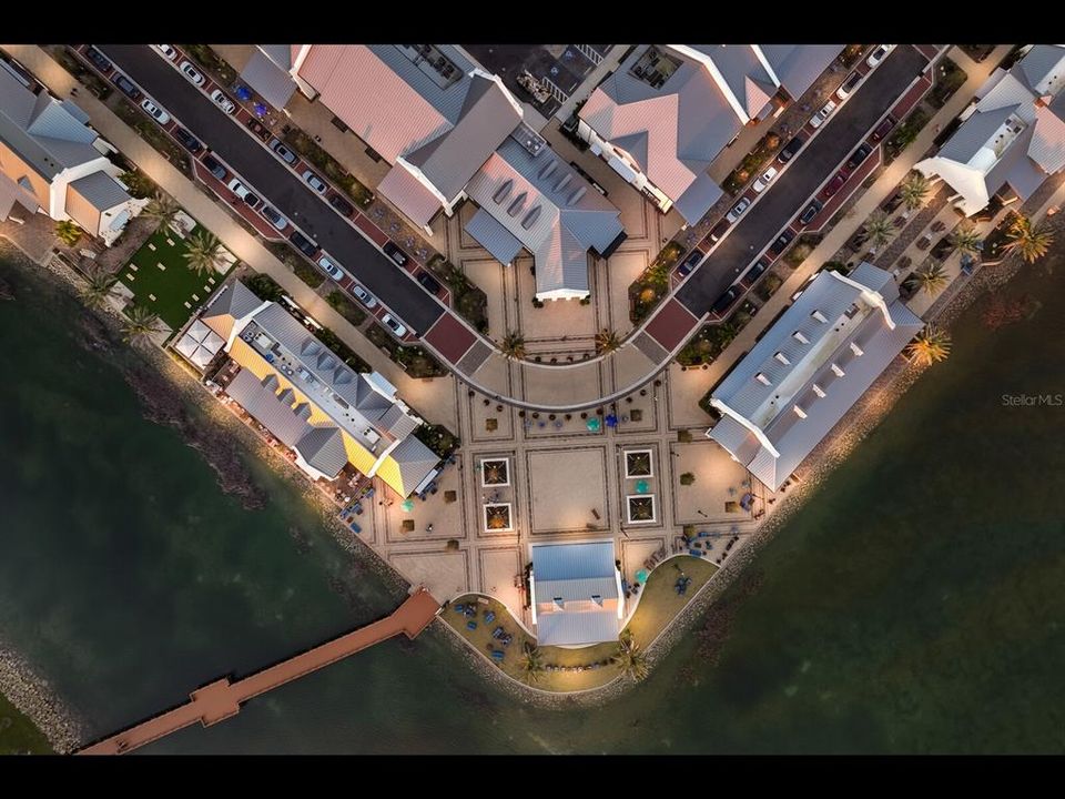 Под контрактом: $579,000 (3 спален, 2 ванн, 1810 Квадратных фут)