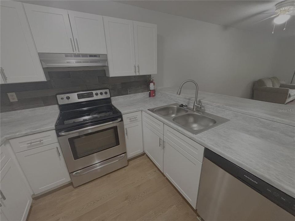 For Rent: $1,295 (2 beds, 2 baths, 874 Square Feet)