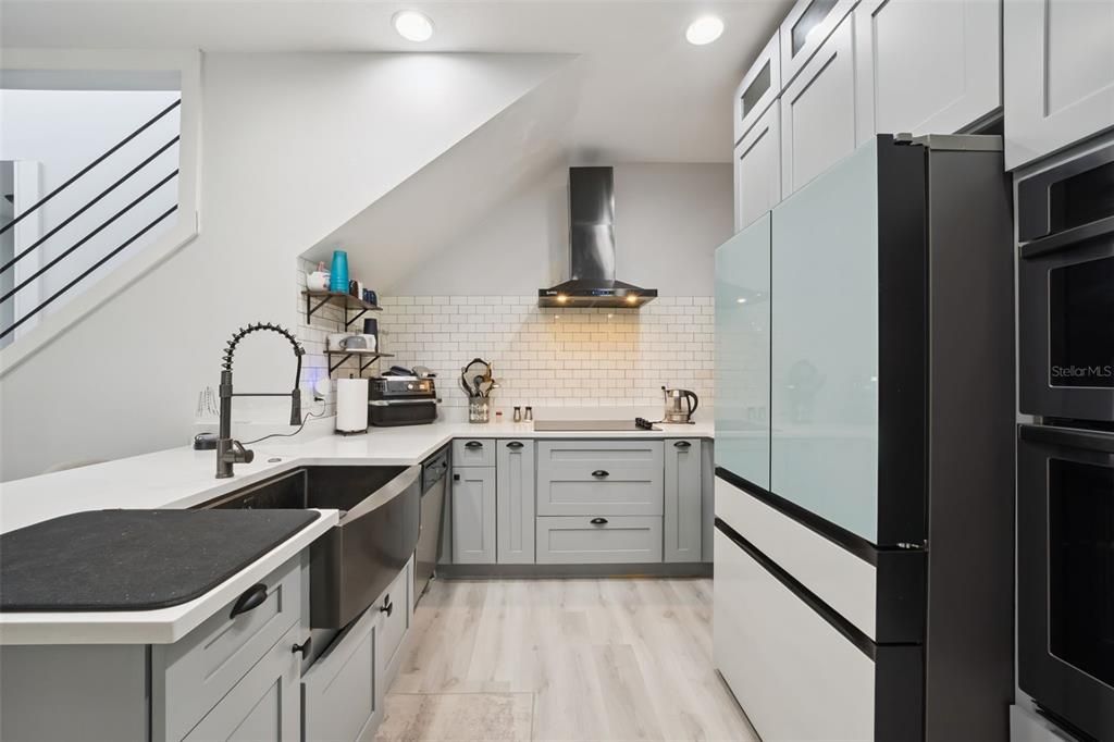 For Sale: $325,000 (3 beds, 2 baths, 1985 Square Feet)