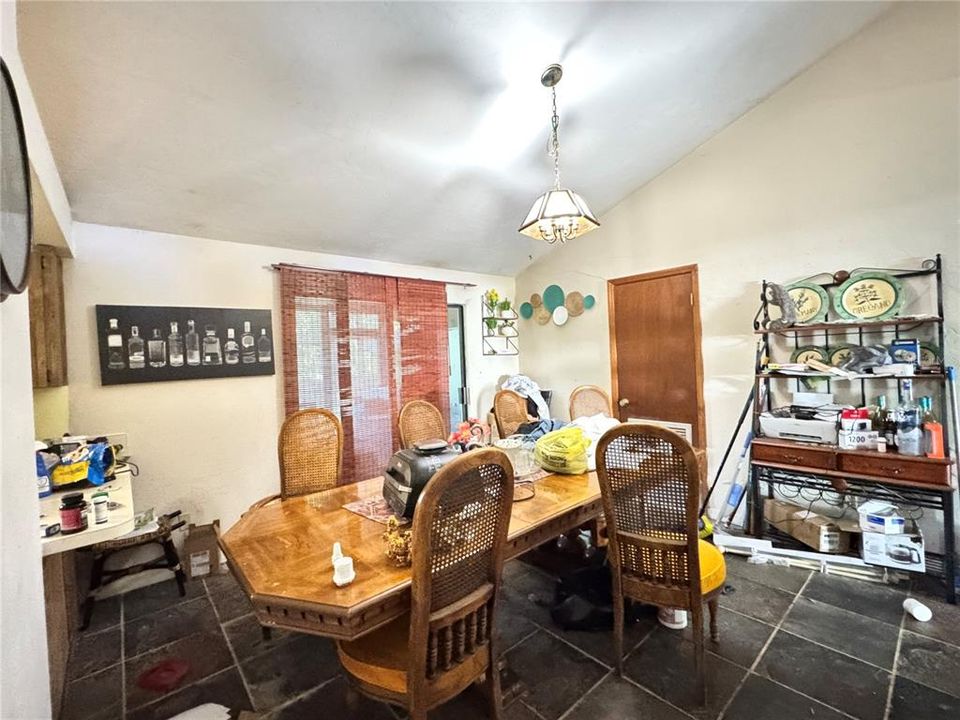 For Sale: $290,000 (3 beds, 2 baths, 1404 Square Feet)