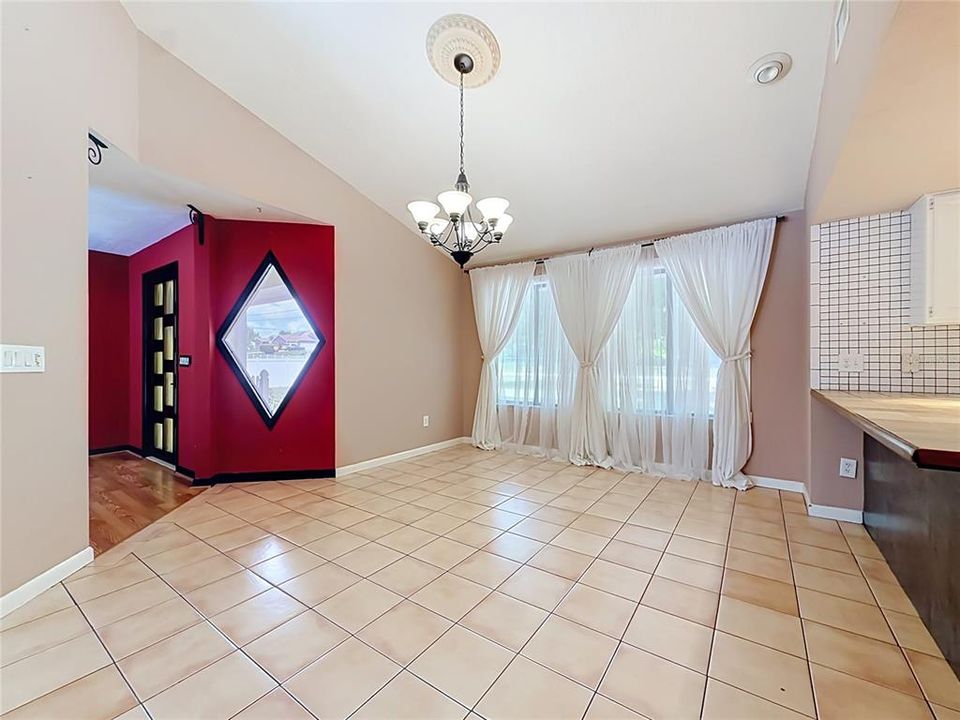 For Sale: $350,000 (2 beds, 2 baths, 1607 Square Feet)