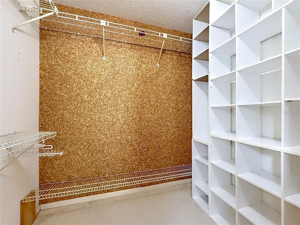 For Sale: $350,000 (2 beds, 2 baths, 1607 Square Feet)